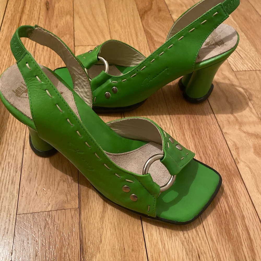 BRAND NEW John Fluevog sandals